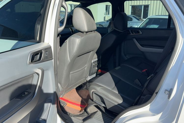 Used Ford Everest 2017 2.0T Gasoline Automatic 4x4 Luxury Edition 5 Seats Interior 1