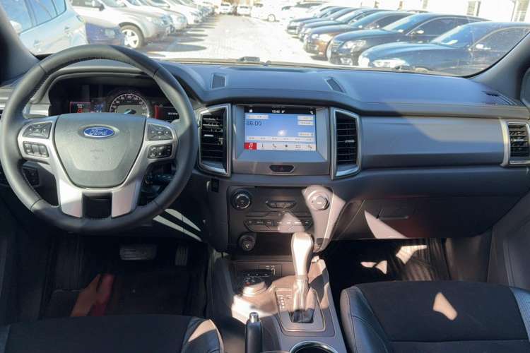 Used Ford Everest 2017 2.0T Gasoline Automatic 4x4 Luxury Edition 5 Seats Interior 2