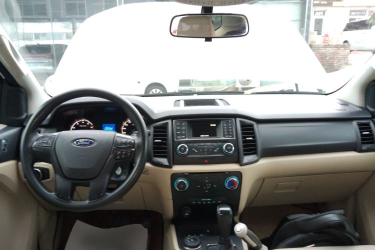 Used Ford Everest 2017 2.0T Gasoline Automatic 4x4 Elite Edition 5 Seats Interior 2