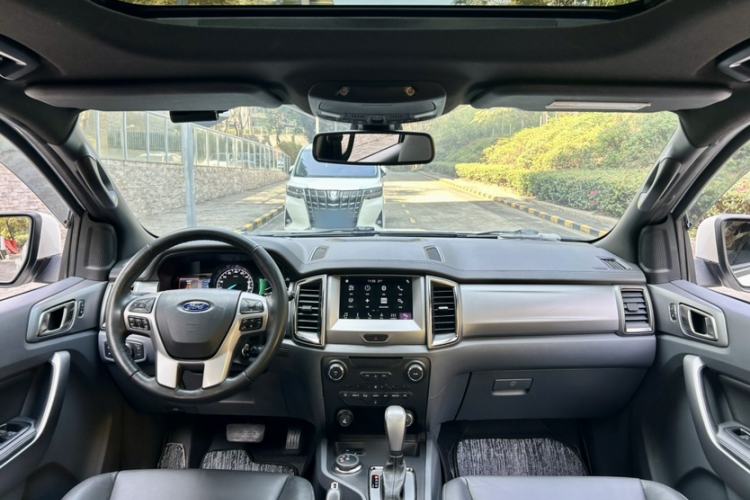 Used Ford Everest 2017 2.0T Gasoline Automatic 4x4 Luxury Edition 5 Seats Interior 3
