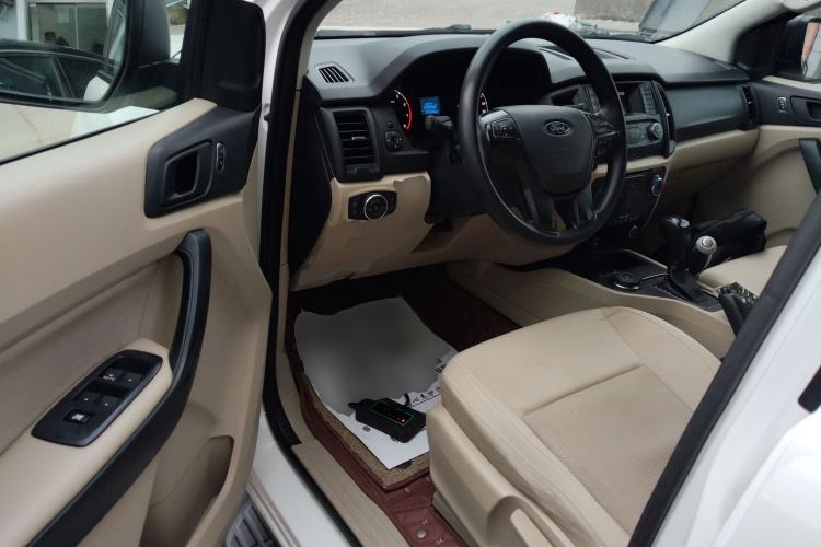 Used Ford Everest 2017 2.0T Gasoline Automatic 4x4 Elite Edition 5 Seats Interior 3
