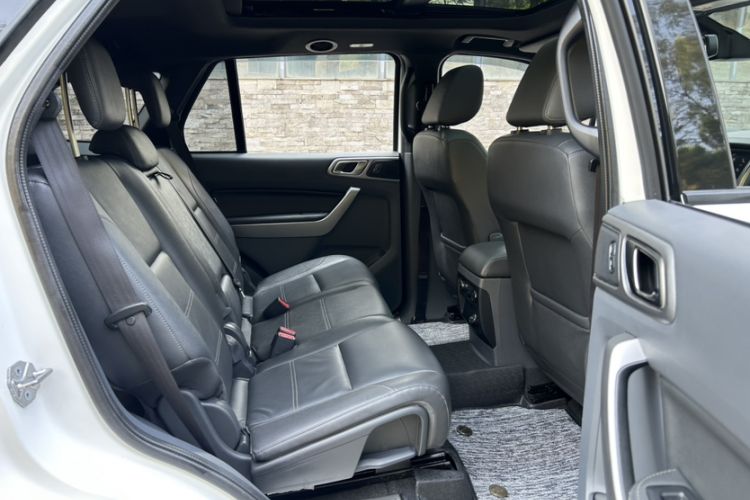 Used Ford Everest 2017 2.0T Gasoline Automatic 4x4 Luxury Edition 5 Seats Interior 4