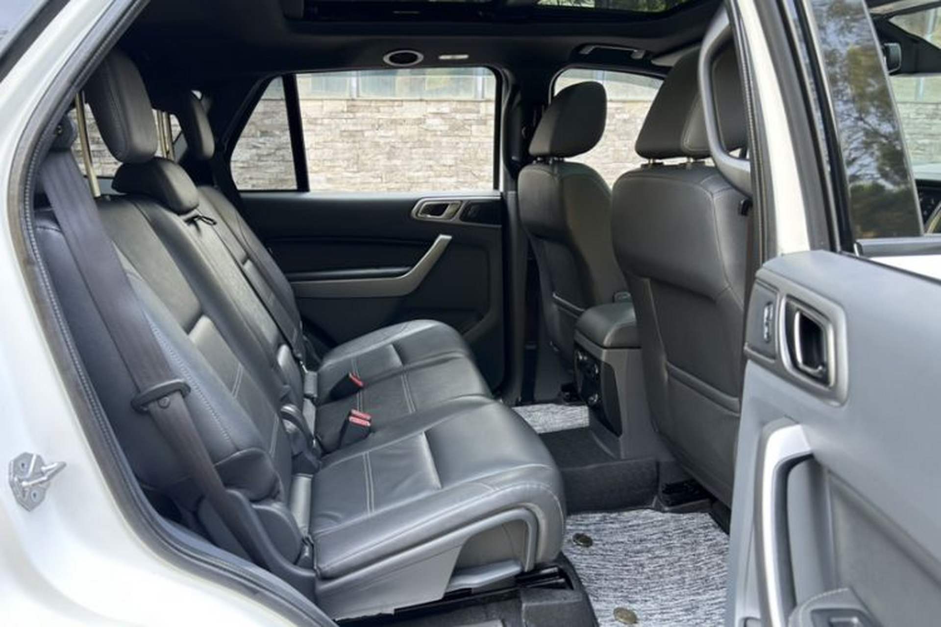 Used Ford Everest 2017 2.0T Gasoline Automatic 4x4 Luxury Edition 5 Seats Interior 4