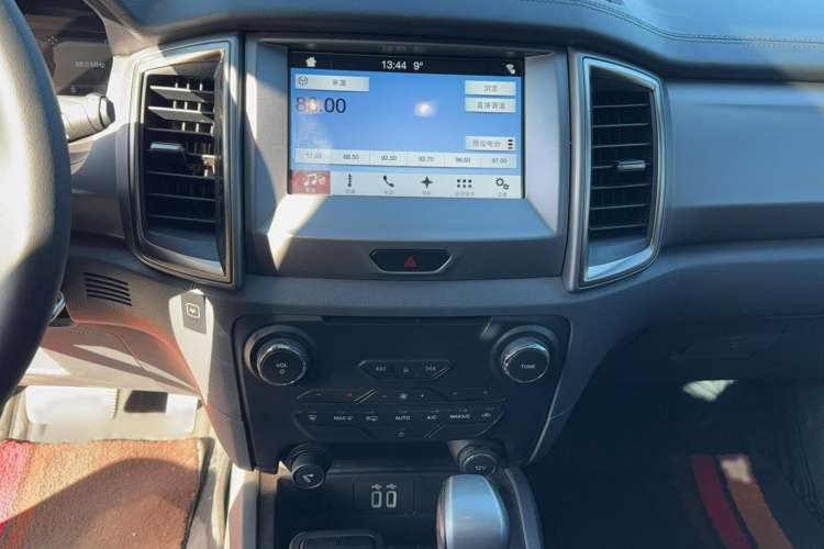 Used Ford Everest 2017 2.0T Gasoline Automatic 4x4 Luxury Edition 5 Seats Interior 4
