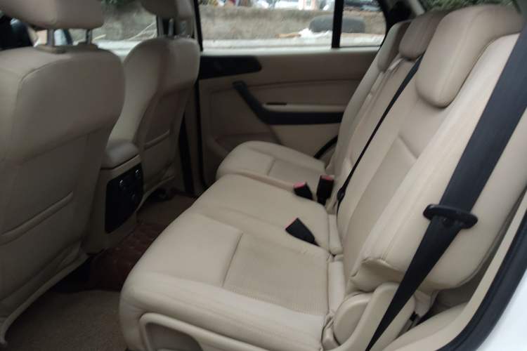 Used Ford Everest 2017 2.0T Gasoline Automatic 4x4 Elite Edition 5 Seats Interior 4
