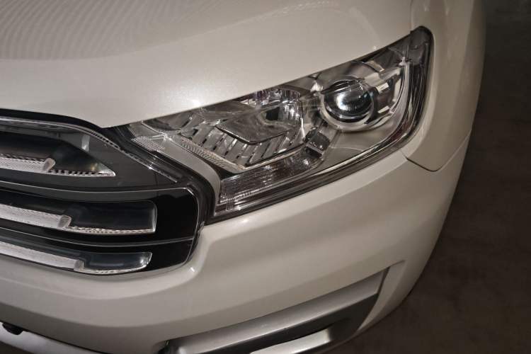 Used Ford Everest 2017 2.0T Gasoline Automatic 4x4 Luxury Edition 5 Seats Left Front Headlight
