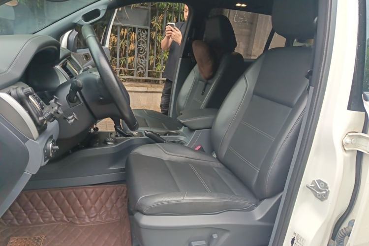 Used Ford Everest 2017 2.0T Gasoline Automatic 4x4 Luxury Edition 7 Seats Left Front Seat