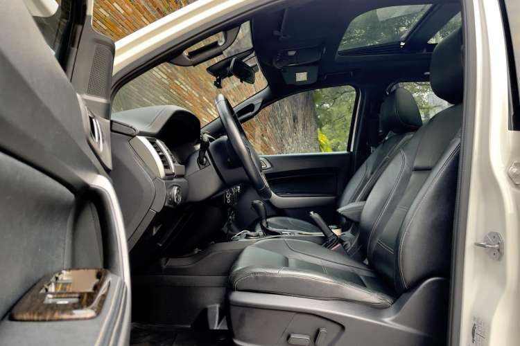 Used Ford Everest 2017 2.0T Gasoline Automatic 4x4 Luxury Edition 7 Seats Left Front Seat