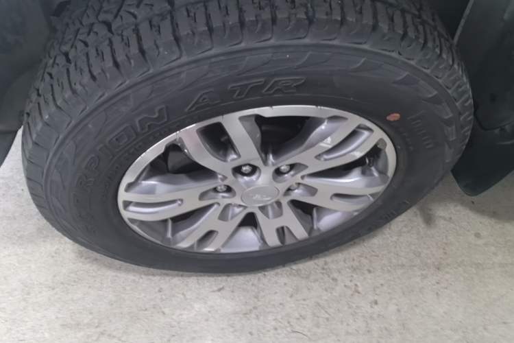 Used Ford Everest 2017 2.0T Gasoline Automatic 4x4 Luxury Edition 7 Seats Left Front Wheel Hub
