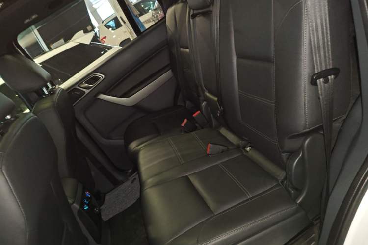 Used Ford Everest 2017 2.0T Gasoline Automatic 4x4 Luxury Edition 5 Seats Left Rear Seat