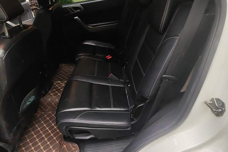 Used Ford Everest 2017 2.0T Gasoline Automatic 4x4 Luxury Edition 7 Seats Left Rear Seat