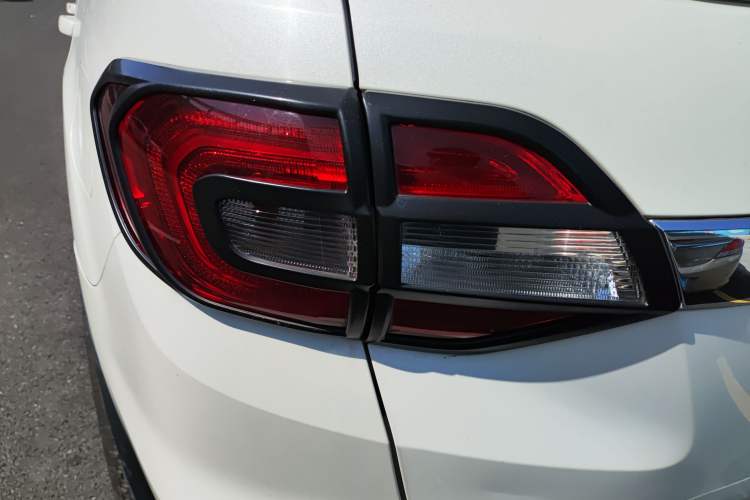 Used Ford Everest 2017 2.0T Gasoline Automatic 4x4 Luxury Edition 7 Seats Left Rear Taillight