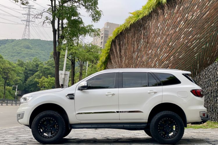 Used Ford Everest 2017 2.0T Gasoline Automatic 4x4 Luxury Edition 7 Seats Left Side