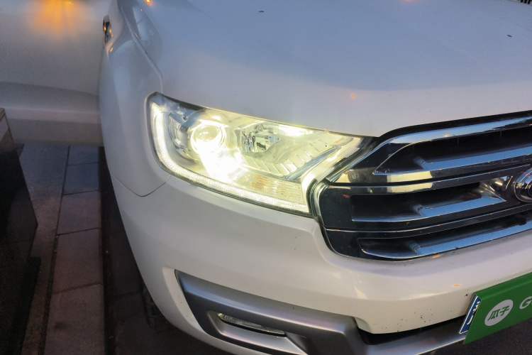 Used Ford Everest 2017 2.0T Gasoline Automatic 4x4 Flagship Edition 7 Seats Right Front Headlight