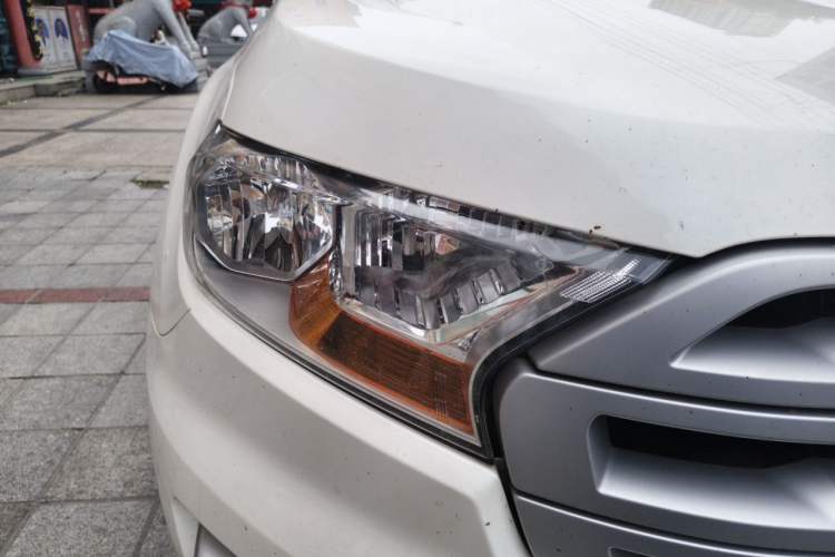 Used Ford Everest 2017 2.0T Gasoline Automatic 4x4 Elite Edition 5 Seats Right Front Headlight