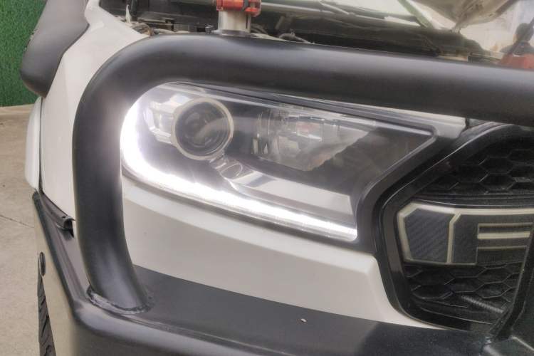 Used Ford Everest 2017 2.0T Gasoline Automatic 4x4 Luxury Edition 5 Seats Right Front Headlight