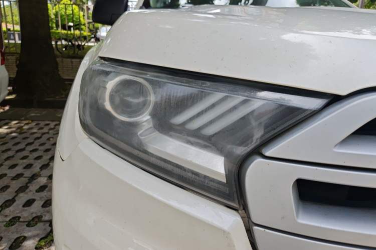 Used Ford Everest 2017 2.0T Gasoline Automatic 4x4 Elite Edition 5 Seats Right Front Headlight