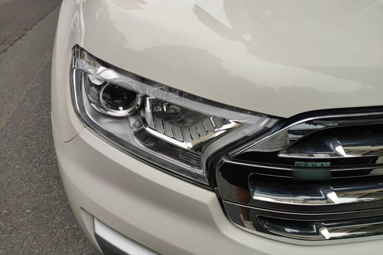 Used Ford Everest 2017 2.0T Gasoline Automatic 4x4 Luxury Edition 7 Seats Right Front Headlight