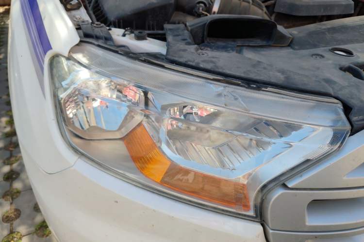 Used Ford Everest 2017 2.0T Gasoline Automatic 4x4 Elite Edition 5 Seats Right Front Headlight
