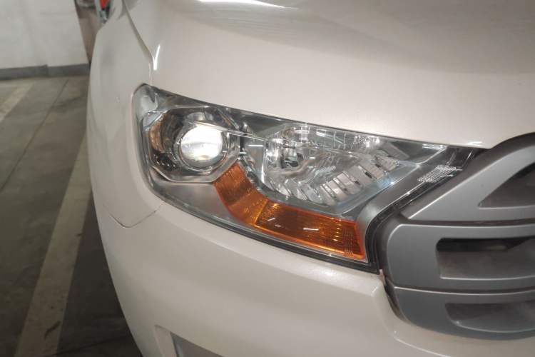 Used Ford Everest 2017 2.0T Gasoline Automatic 4x4 Elite Edition 5 Seats Right Front Headlight