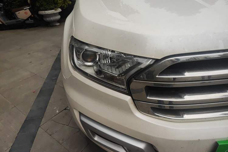 Used Ford Everest 2017 2.0T Gasoline Automatic 4x4 Luxury Edition 7 Seats Right Front Headlight