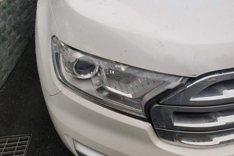 Used Ford Everest 2017 2.2T Diesel Manual 4x4 Luxury Edition 5 Seats Right Front Headlight
