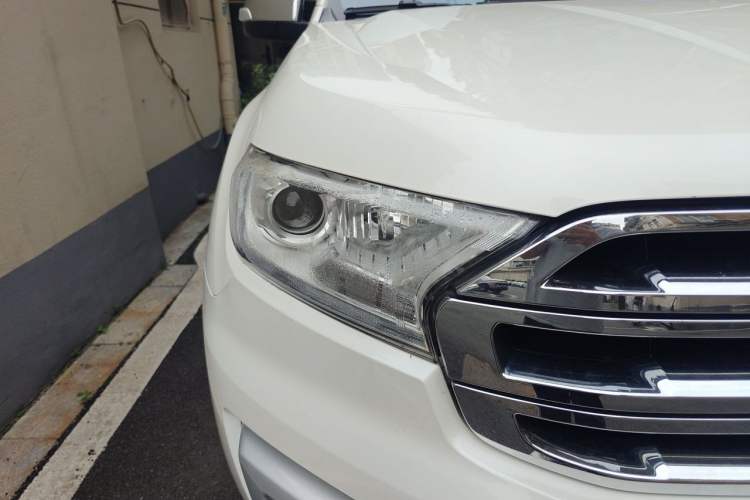 Used Ford Everest 2017 2.2T Diesel Manual 4x4 Luxury Edition 5 Seats Right Front Headlight