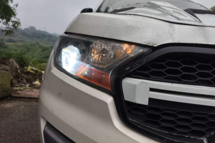 Used Ford Everest 2017 2.0T Gasoline Automatic 4x4 Elite Edition 5 Seats Right Front Headlight
