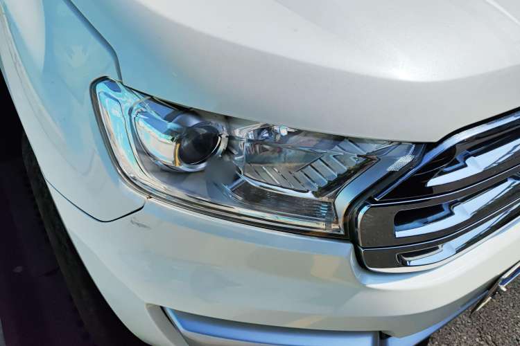 Used Ford Everest 2017 2.0T Gasoline Automatic 4x4 Luxury Edition 7 Seats Right Front Headlight