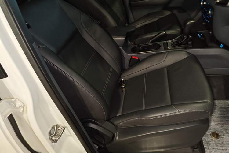 Used Ford Everest 2017 2.0T Gasoline Automatic 4x4 Luxury Edition 5 Seats Right Front Seat