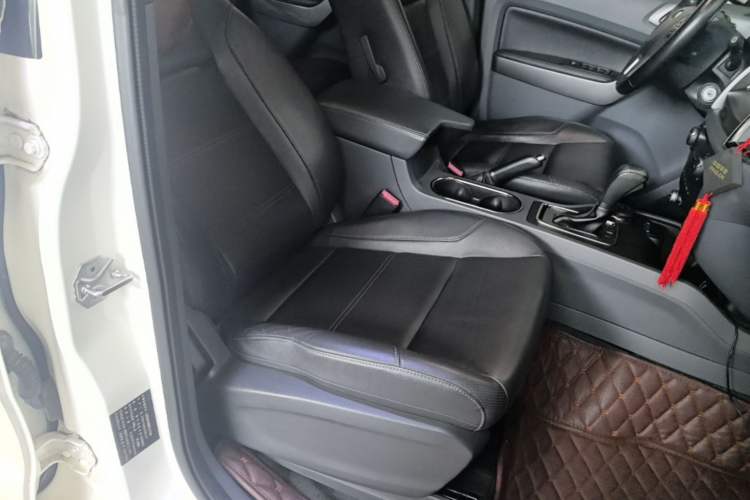 Used Ford Everest 2017 2.0T Gasoline Automatic 4x4 Luxury Edition 7 Seats Right Front Seat