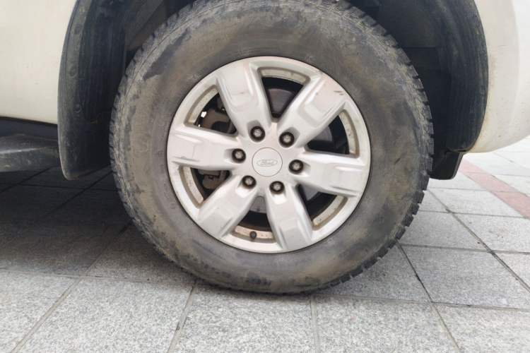 Used Ford Everest 2017 2.0T Gasoline Automatic 4x4 Elite Edition 5 Seats Right Front Wheel Hub