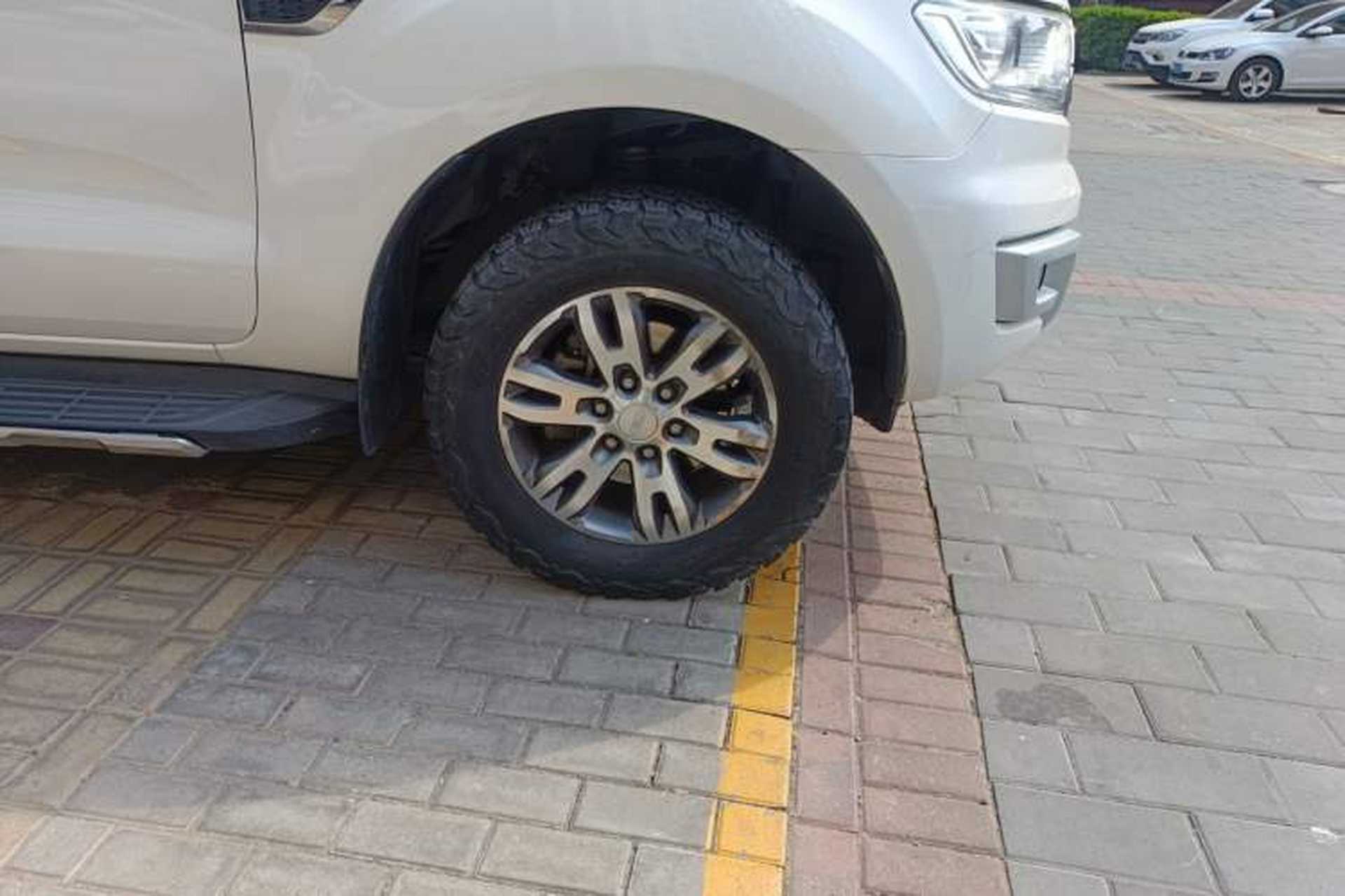 Used Ford Everest 2017 2.0T Gasoline Automatic 4x4 Luxury Edition 7 Seats Right Front Wheel Hub
