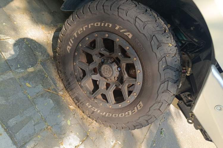 Used Ford Everest 2017 2.0T Gasoline Automatic 4x4 Flagship Edition 7 Seats Right Front Wheel Hub