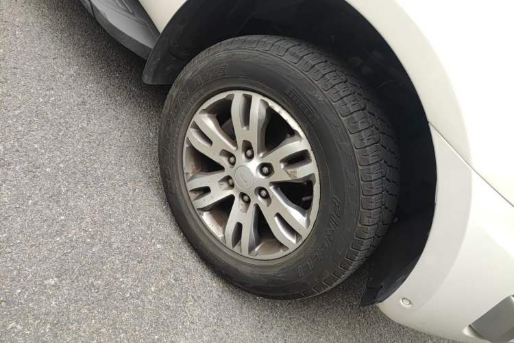 Used Ford Everest 2017 2.0T Gasoline Automatic 4x4 Luxury Edition 7 Seats Right Front Wheel Hub