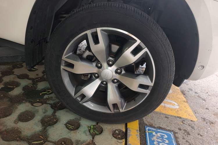 Used Ford Everest 2017 2.0T Gasoline Automatic 4x4 Flagship Edition 7 Seats Right Front Wheel Hub