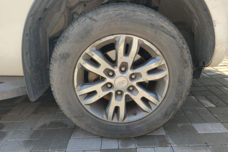 Used Ford Everest 2017 2.0T Gasoline Automatic 4x4 Luxury Edition 7 Seats Right Front Wheel Hub