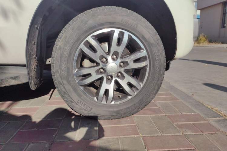 Used Ford Everest 2017 2.0T Gasoline Automatic 4x4 Luxury Edition 5 Seats Right Front Wheel Hub