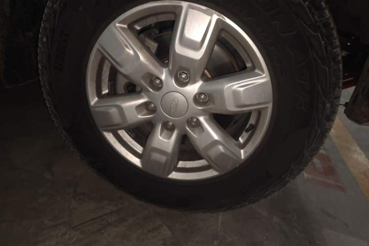 Used Ford Everest 2017 2.0T Gasoline Automatic 4x4 Elite Edition 5 Seats Right Front Wheel Hub
