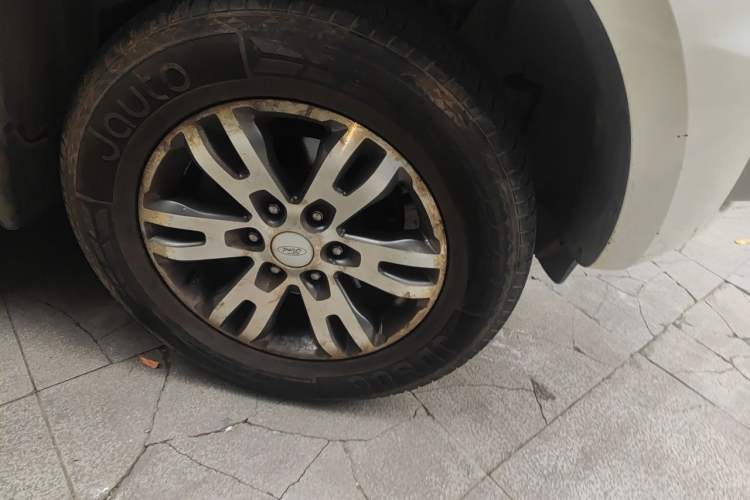 Used Ford Everest 2017 2.0T Gasoline Automatic 4x4 Luxury Edition 7 Seats Right Front Wheel Hub