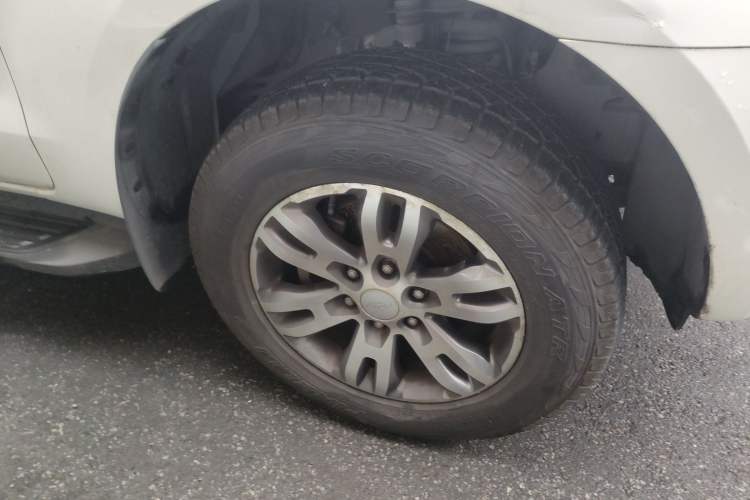 Used Ford Everest 2017 2.2T Diesel Manual 4x4 Luxury Edition 5 Seats Right Front Wheel Hub