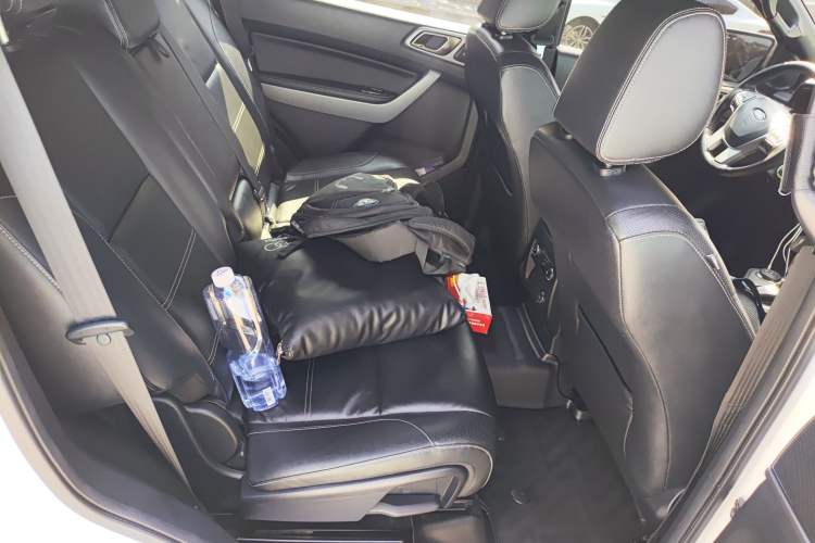 Used Ford Everest 2017 2.0T Gasoline Automatic 4x4 Luxury Edition 7 Seats Right Rear Seat