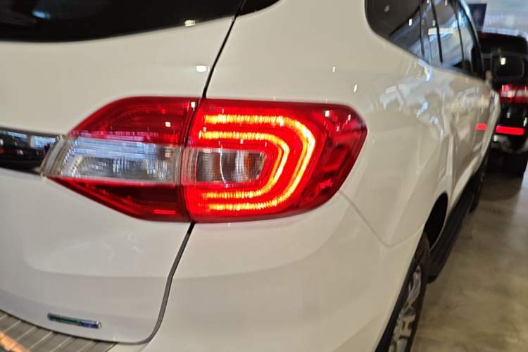 Used Ford Everest 2017 2.0T Gasoline Automatic 4x4 Luxury Edition 5 Seats Right Rear Taillight