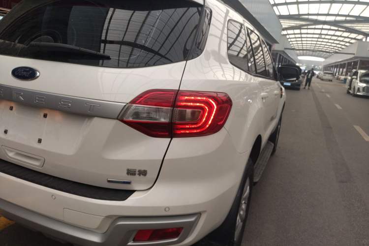 Used Ford Everest 2017 2.0T Gasoline Automatic 4x4 Elite Edition 5 Seats Right Rear Taillight