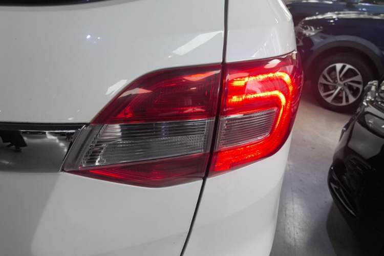 Used Ford Everest 2017 2.0T Gasoline Automatic 4x4 Luxury Edition 7 Seats Right Rear Taillight