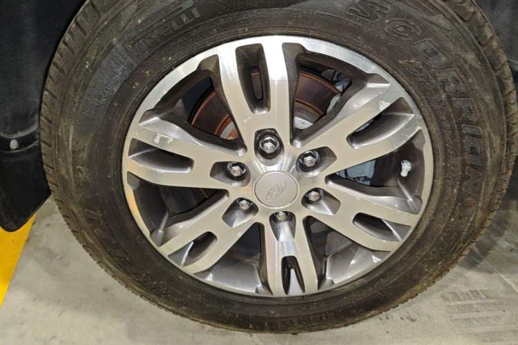 Used Ford Everest 2017 2.0T Gasoline Automatic 4x4 Luxury Edition 5 Seats Right Rear Wheel Hub