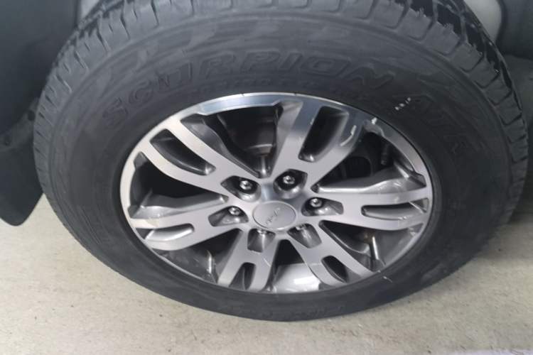 Used Ford Everest 2017 2.0T Gasoline Automatic 4x4 Luxury Edition 7 Seats Right Rear Wheel Hub