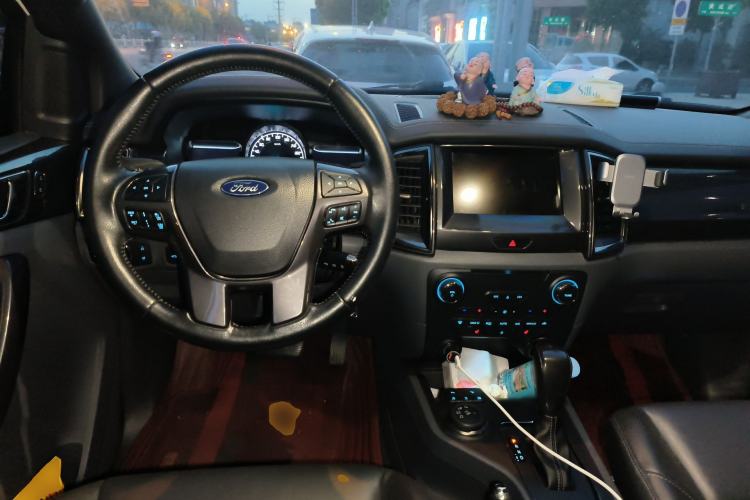 Used Ford Everest 2017 2.0T Gasoline Automatic 4x4 Flagship Edition 7 Seats Steering Wheel