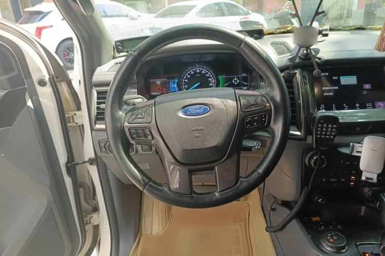 Used Ford Everest 2017 2.0T Gasoline Automatic 4x4 Flagship Edition 7 Seats Steering Wheel