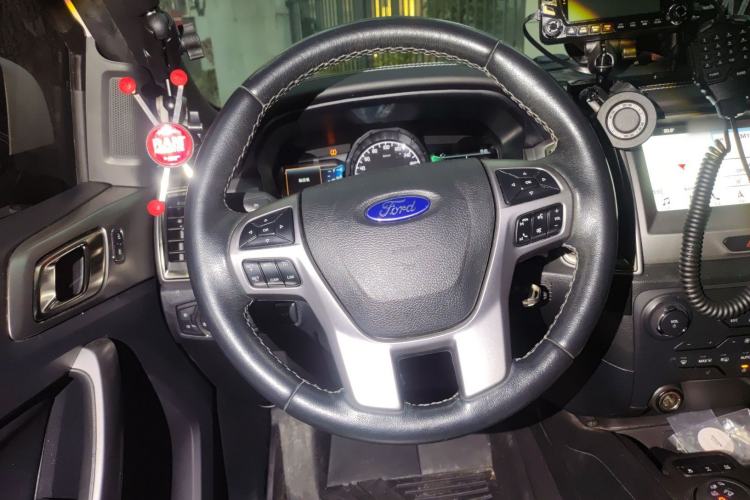 Used Ford Everest 2017 2.0T Gasoline Automatic 4x4 Luxury Edition 7 Seats Steering Wheel